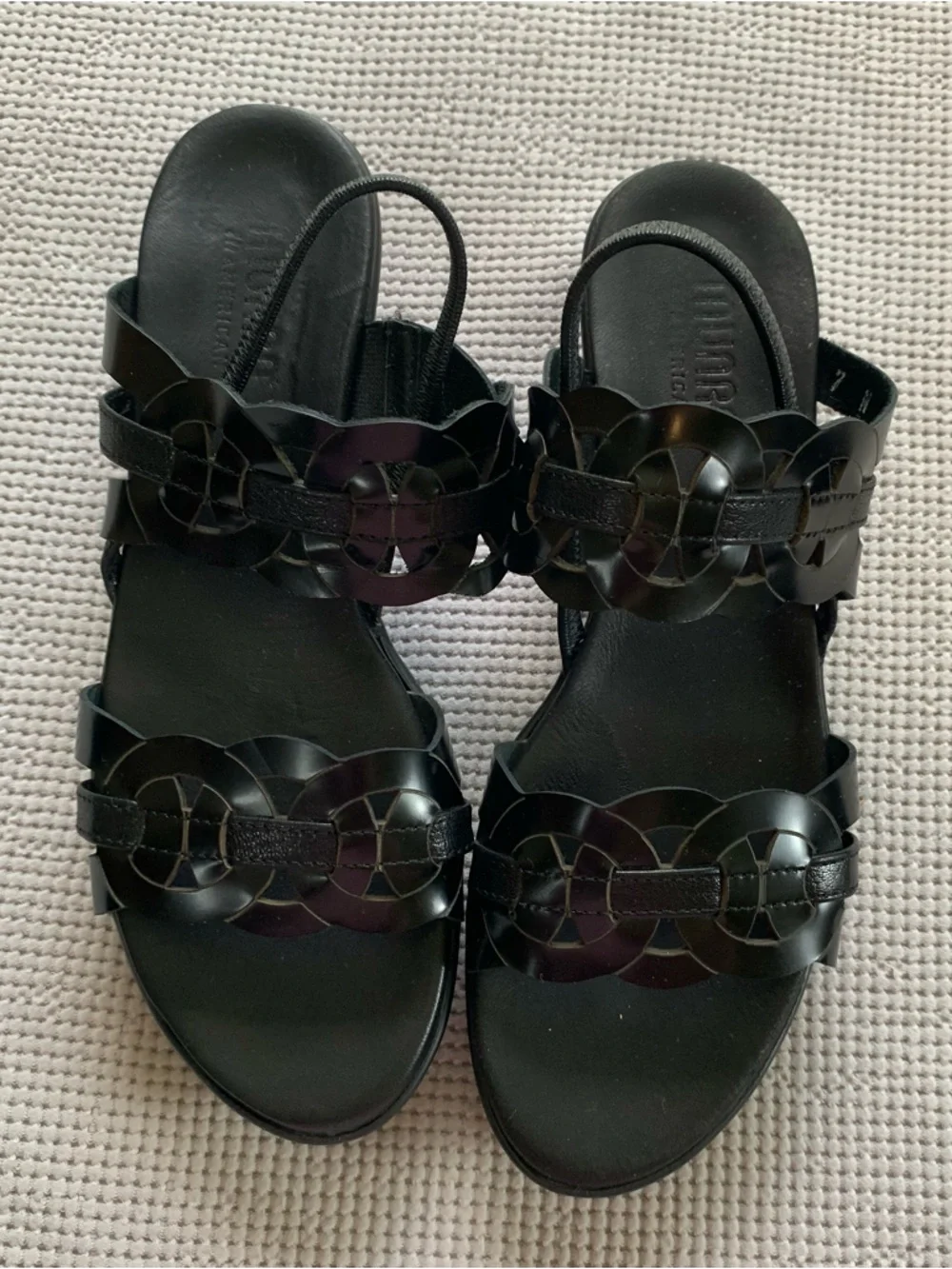 Munro American Black Leather Strap Sandals Size 7 Walking Wedge Comfortable